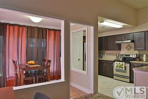 4th image of 218 Hemlock Dr