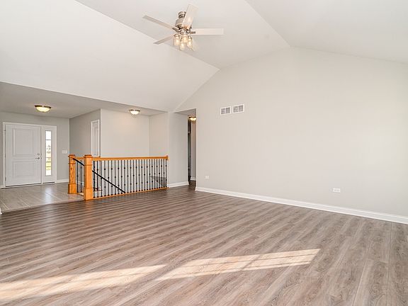 3rd image of 909 Springhill Dr