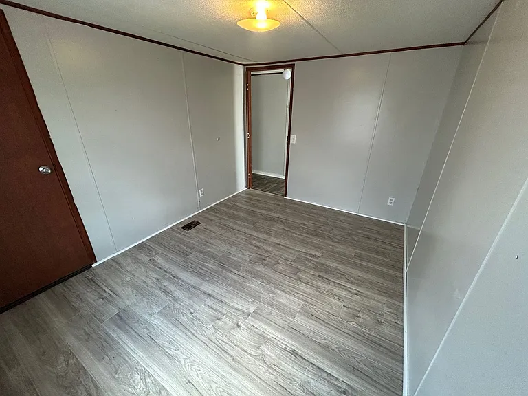 310 Walker Ct — Photo 5