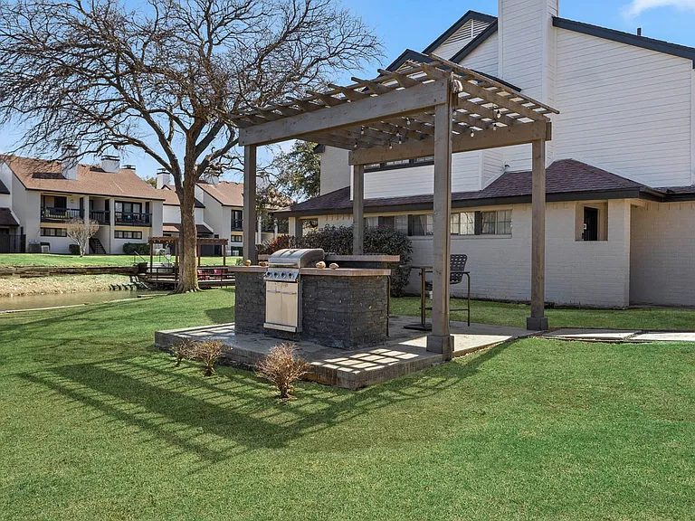 Embry Apartment Homes — Photo 16