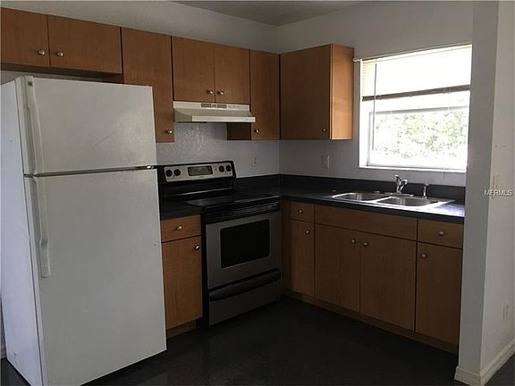 3rd image of 3403 NE Masters Ave