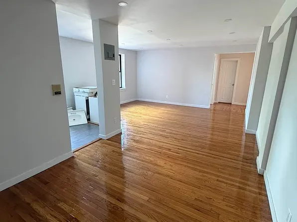 62-40 Woodhaven Blvd Unit 26, Middle Village, NY 11379