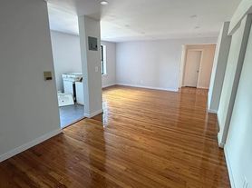 62-40 Woodhaven Blvd, Middle Village, NY