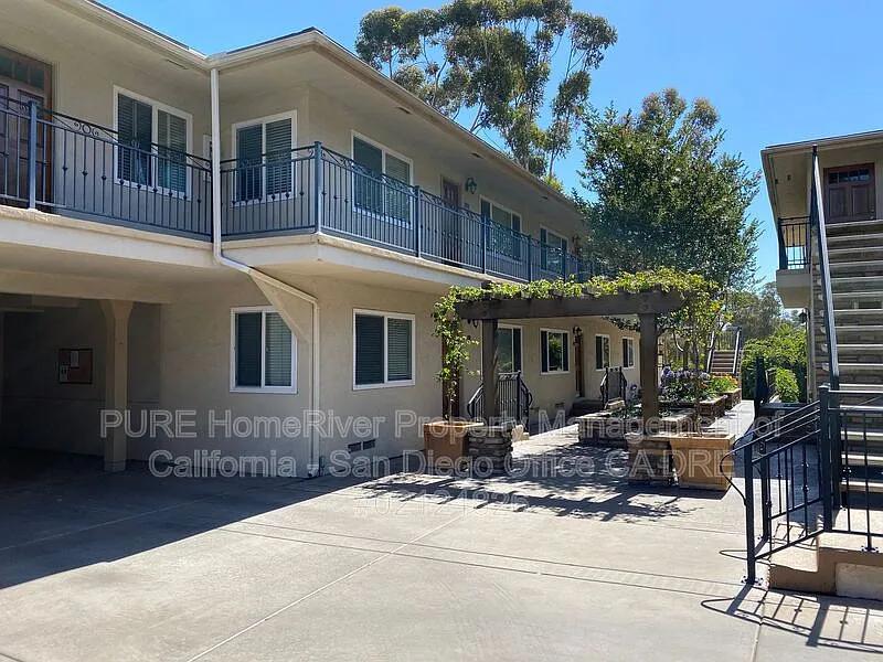 2 bed, 1.0 bath, 770 sqft, $2,300 — Photo 2