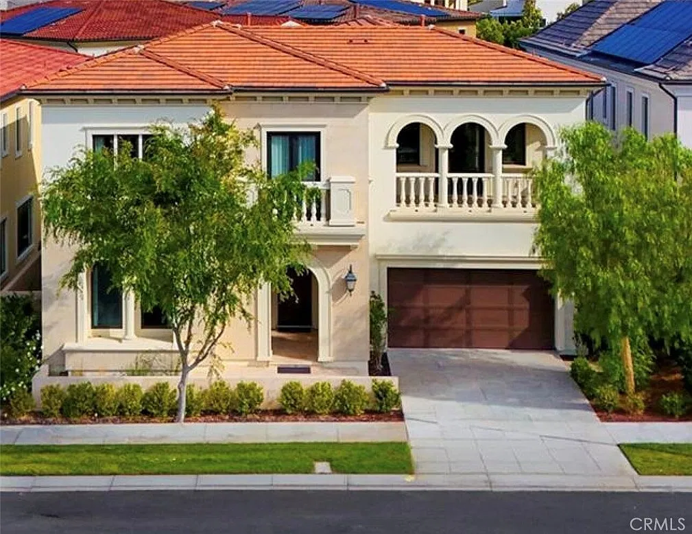 5 bed, 5.5 bath, 5309 sqft, $13,000 — Photo 1