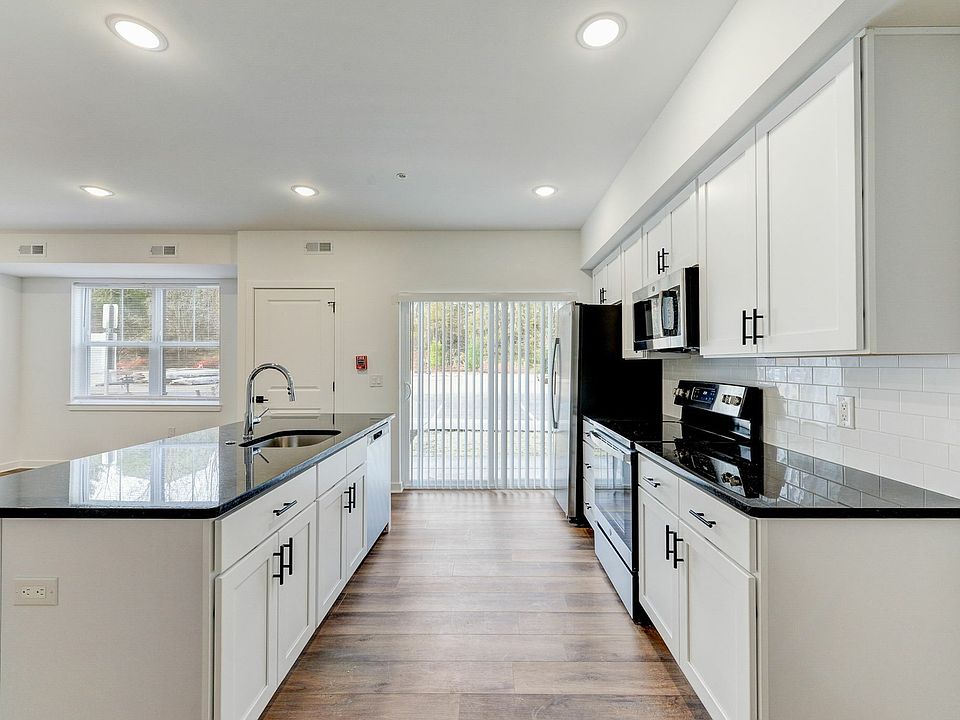 1st image of 905 Forest Ln #5