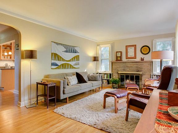 2nd image of 2043 Sargent Ave
