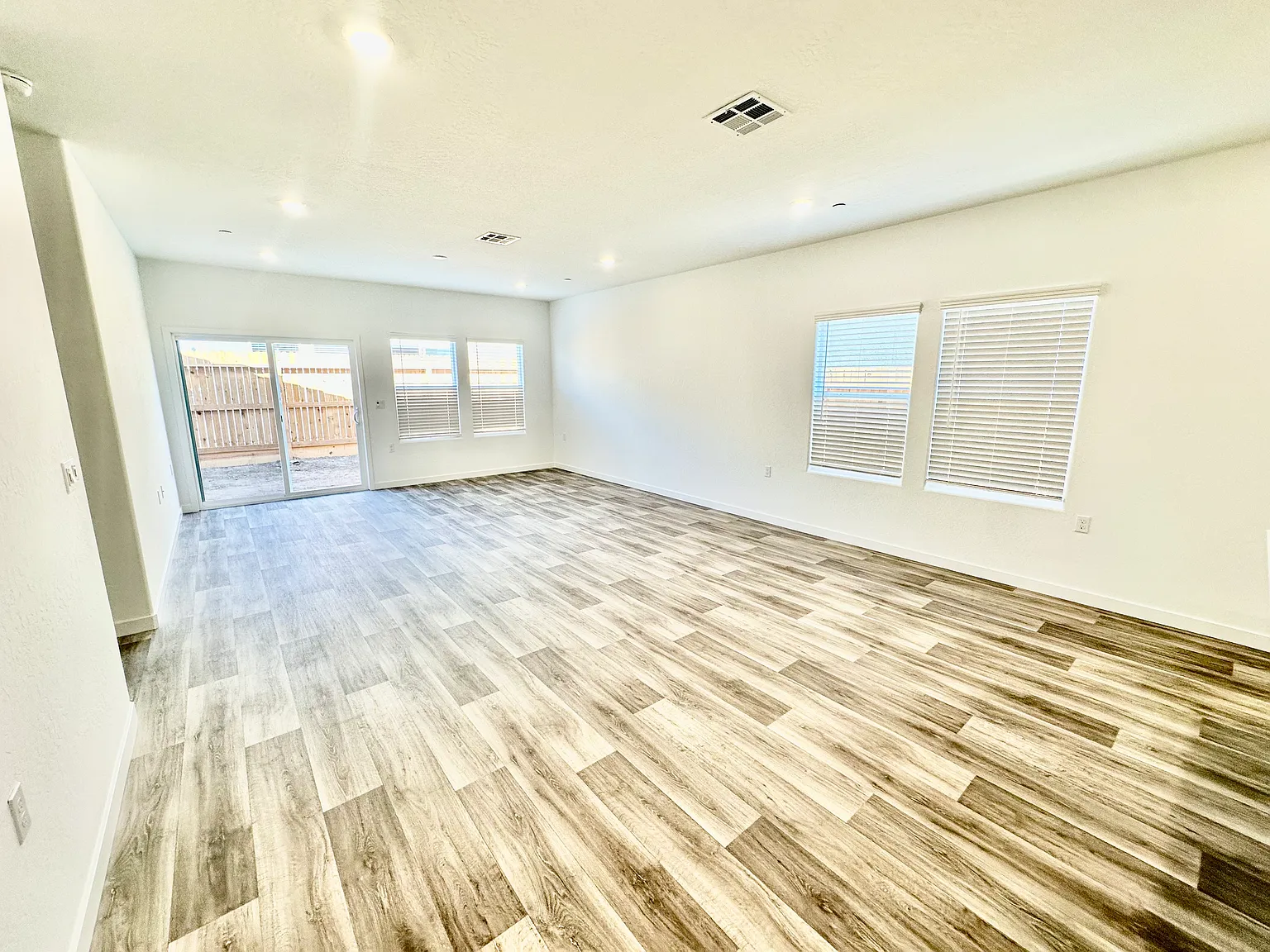 3 bed, 1564 sqft, $2,550 — Photo 4