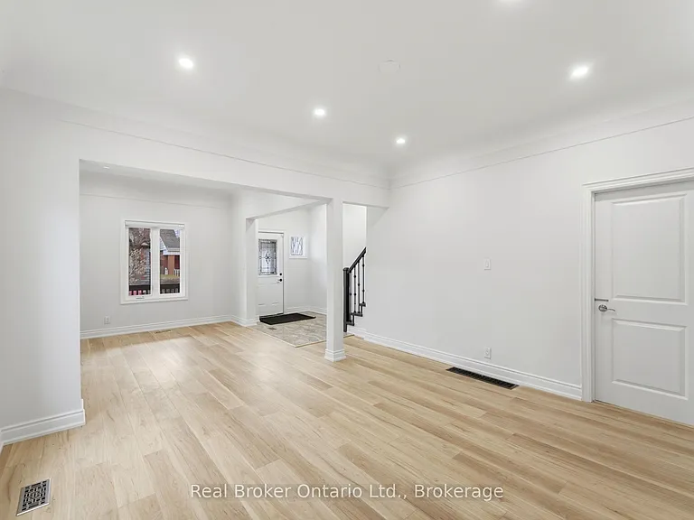 167 Rosslyn Ave N #UPPER — Photo 6