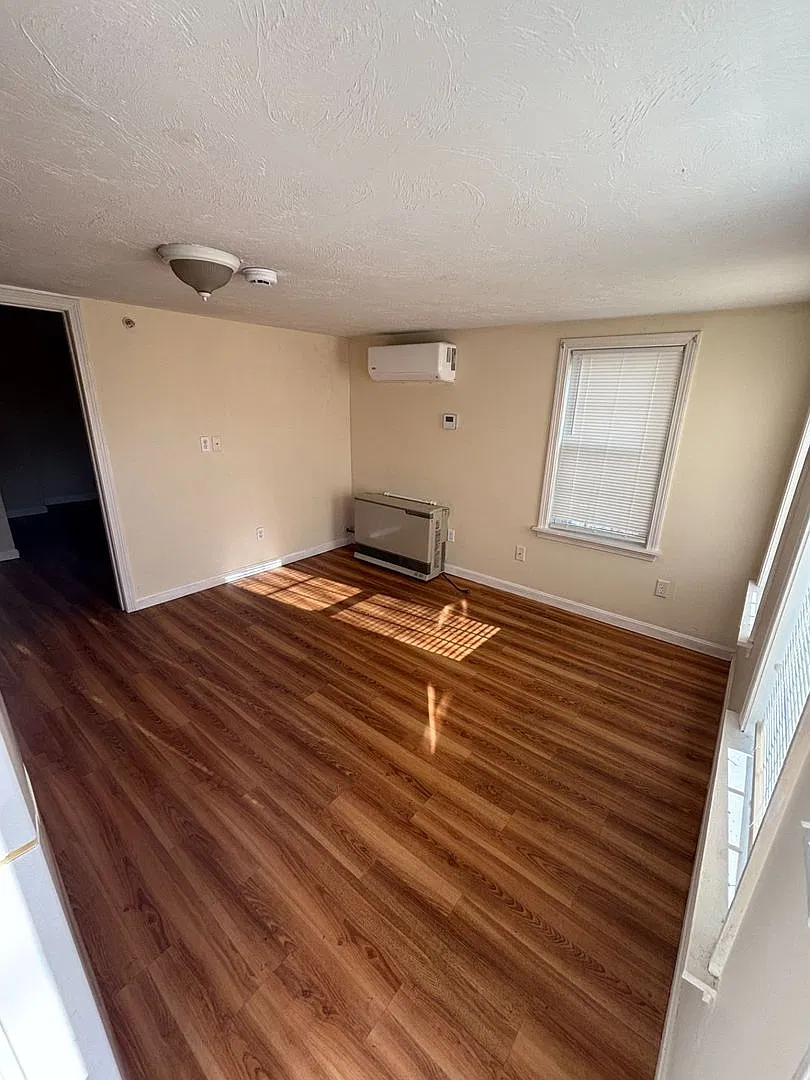 576 Main Street — Photo 3