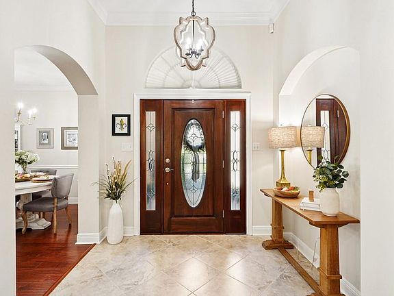 5th image of 611 Magnolia Ridge Dr E