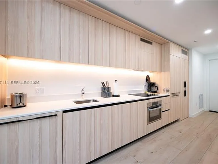 225 N Miami Ave #CU-1505 — Photo 10