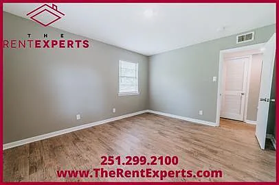 1108 Oak St — Photo 13