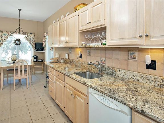 4th image of 100 Chateau Ln APT 48