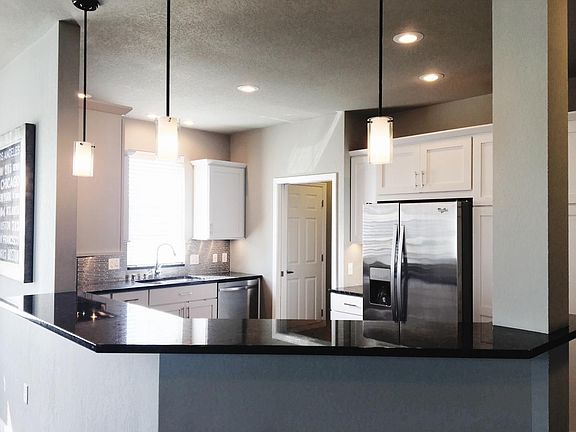 Kitchen breakfast bar