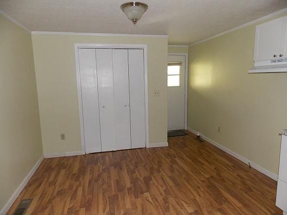 3rd image of 194 Norwood Ln