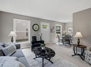 4980 Grenwich Trl N, Oakdale, MN 55128