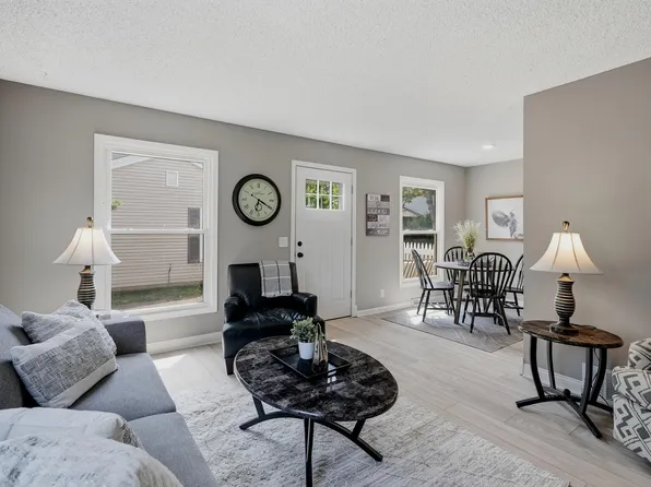 4980 Grenwich Trl N, Oakdale, MN 55128