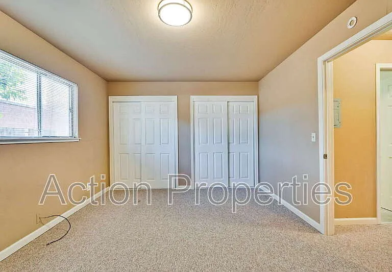 1084 Wentworth St #4 — Photo 10