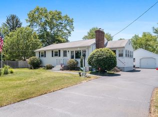 10 S Row St, Chelmsford, MA 01824