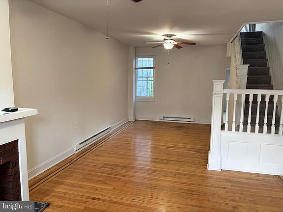 2nd image of 2333 E Huntingdon St