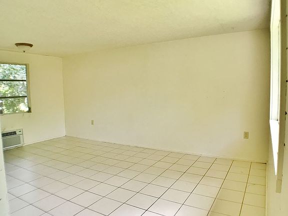 5th image of 404 25th St W #422