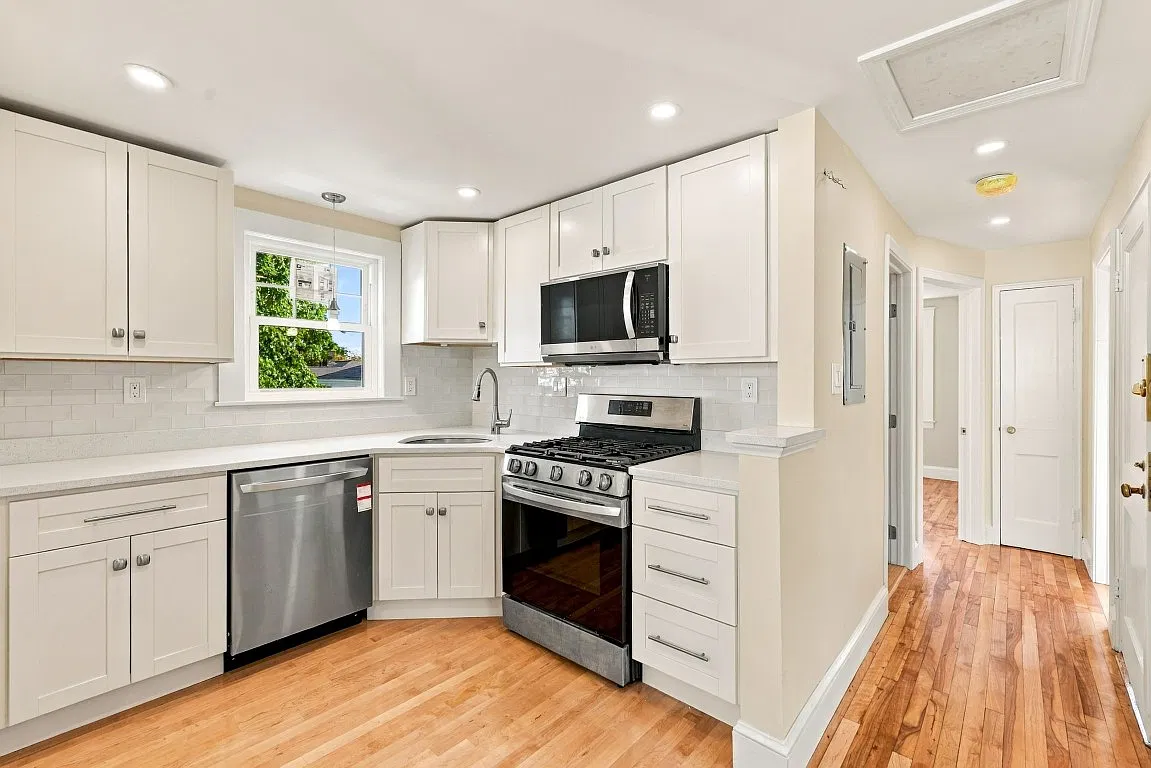 2 bed, 779 sqft, $2,600 — Photo 1