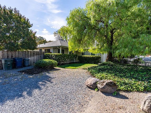 5th image of 242 Boyes Blvd