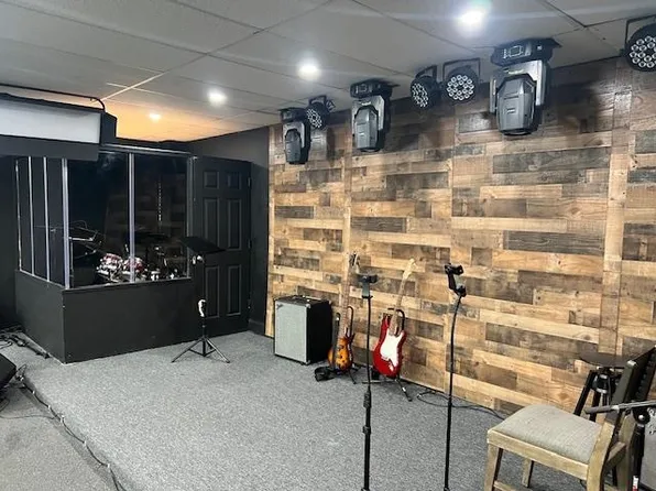 3000 Kennedy Boulevard image 3 of 10