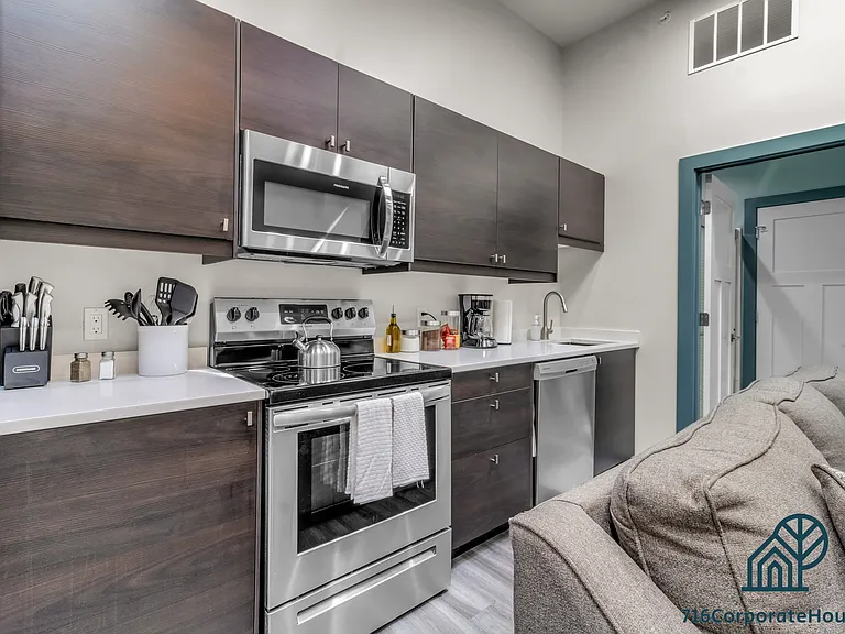 44 E Utica St #3B — Photo 5