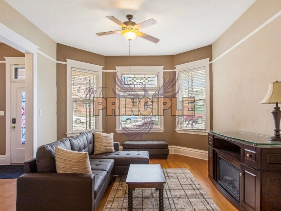820-822 W Silver St