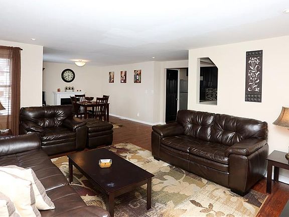 3rd image of 36 Cadman Dr