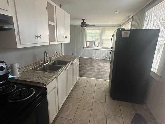 2nd image of 1126 Brentwood Ave