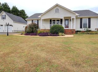 302 Barefoot Ln, Inman, SC 29349