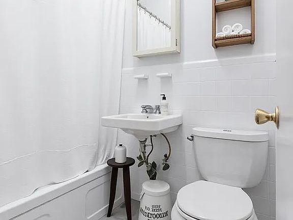4th image of 2841 Broadway #9LL