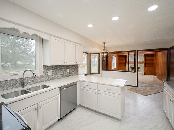 4th image of 6025 Central Park Dr