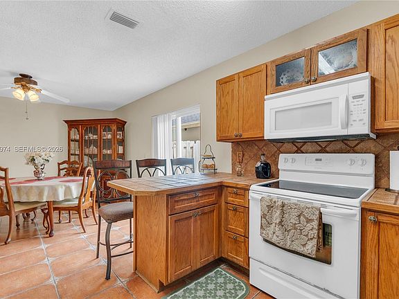 5th image of 375 W Riverbend Dr