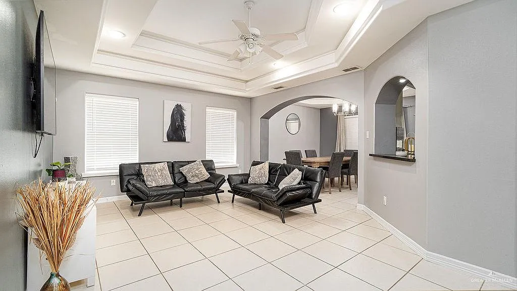 3 bed, 2.0 bath, 1569 sqft, $1,700 — Photo 4