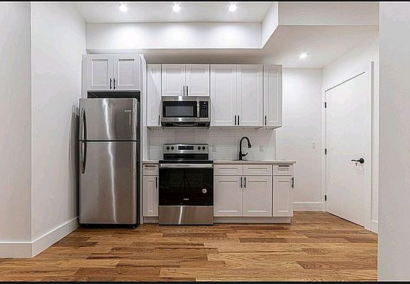 2nd image of 1808 Saint Johns Pl #1A