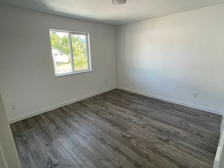 325 W 1st Ave — Photo 27