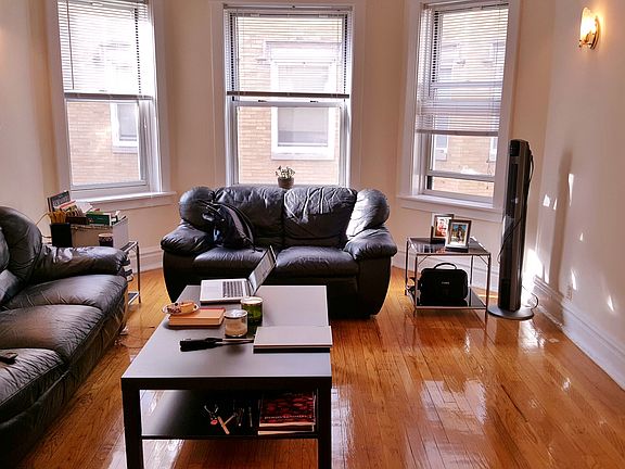 3rd image of 6900 N Sheridan Rd APT 2