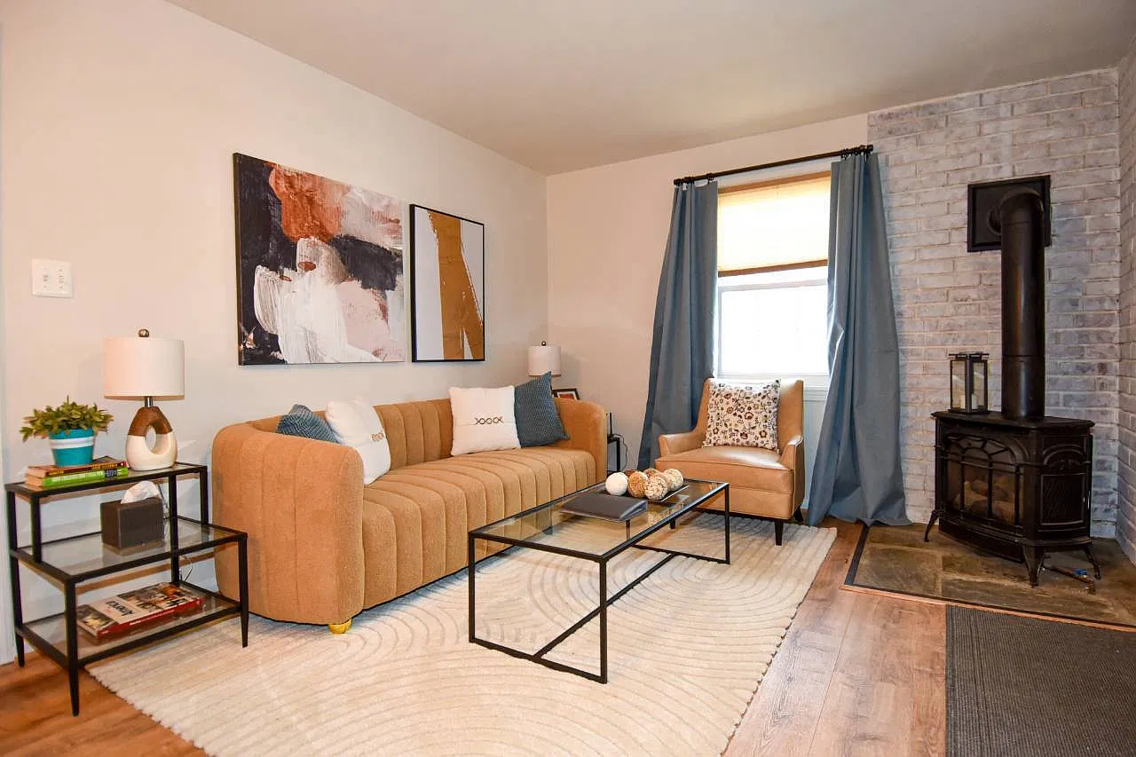 3 bed, 768 sqft, $2,800 — Photo 2