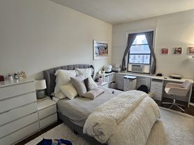 235 W 22nd St
