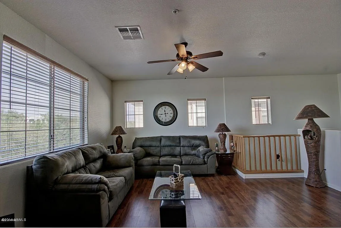 2 bed, 2.0 bath, 1227 sqft, $2,000 — Photo 3