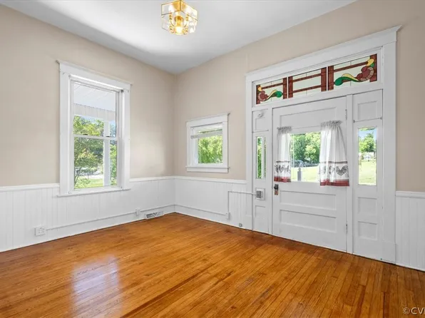 102 Moseley St, La Crosse, VA 23950