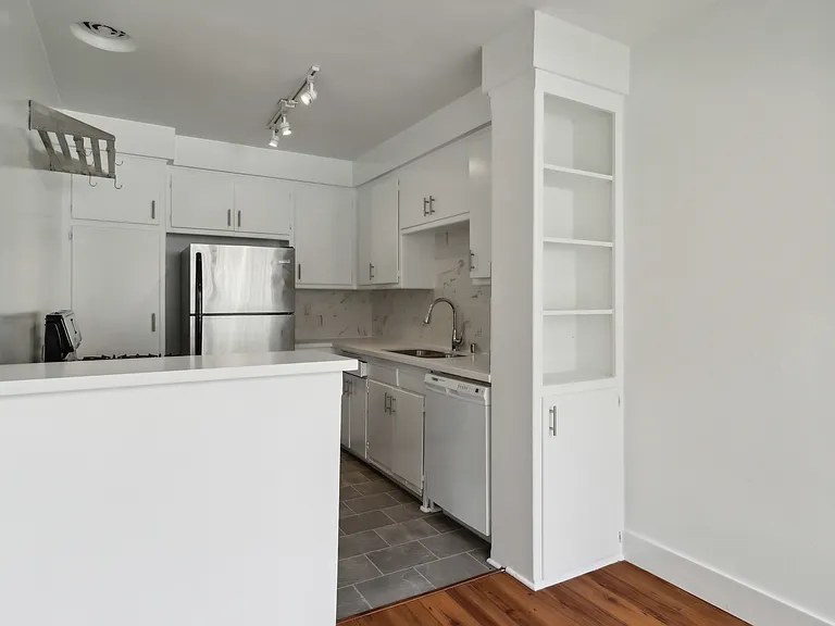 10584 Santa Monica Blvd #209 — Photo 3