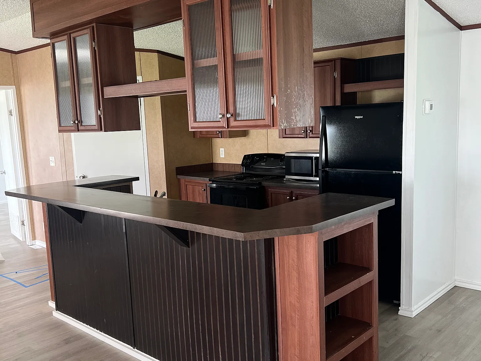 2100 Valley Way Dr — Photo 3