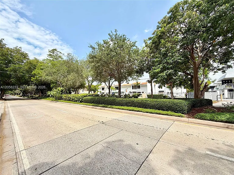 1990 Brickell Ave #K — Photo 30