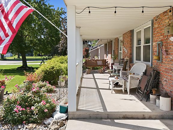 5th image of 1081 Mockingbird Ln