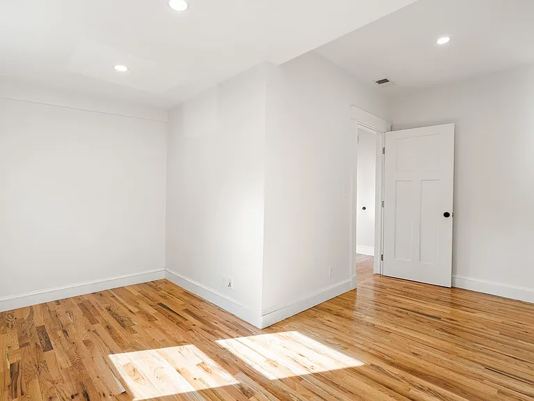 83 Franklin Ave #83 — Photo 12